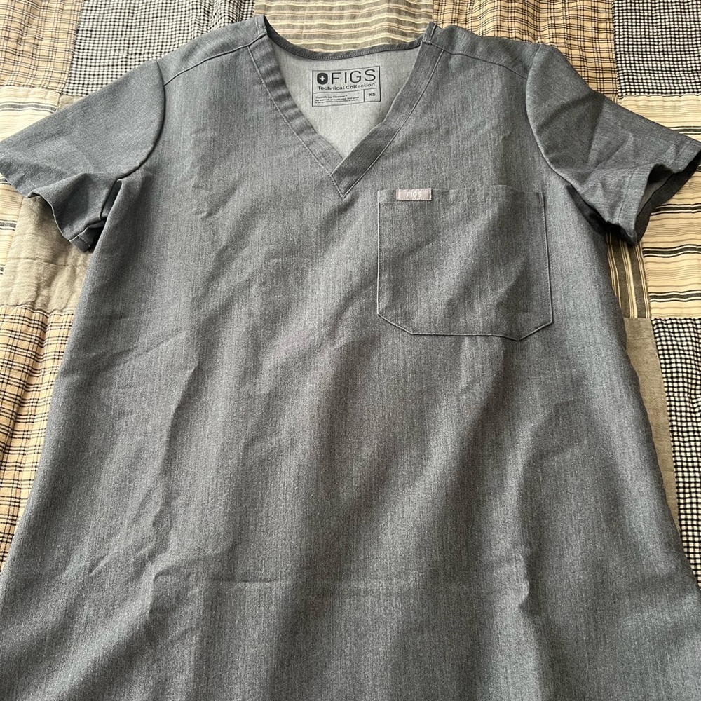 FIGS Catarina Scrub Top- Graphite